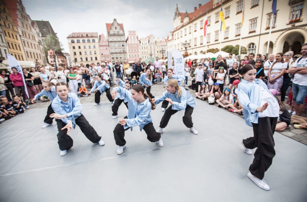 Jubileusz 30 lecia Zespołu Flex 16.06.2023 18:00 Rynek Wrocław, Plac Gołębi. Nauczyciel Izabela Adamiec